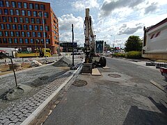 Baustelle mit Baufahrzeug.