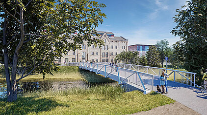 Fußgängerbrücke über einen Wassergraben mit zwei Personen und einem Hund, umgeben von Bäumen und einem großen Gebäude im Hintergrund