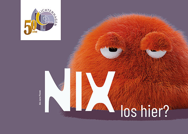 Oranger, pelziger Charakter mit halb geschlossenen Augen neben dem Text 'NIX los hier?' und einem kleinen 50-Jahre-Logo oben links
