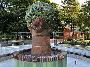 Eingezäunter Brunnen.